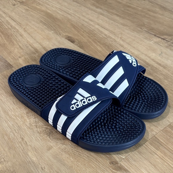 NEW Adidas Unisex Adidsage Slides - Picture 1 of 6